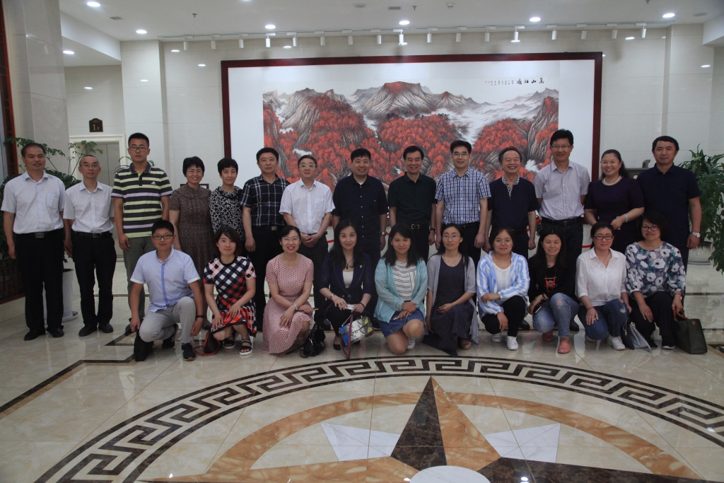 2018年6月15日，連云港市檔案局局長(zhǎng)王永士一行到改革開(kāi)放四十年陳列館調(diào)研